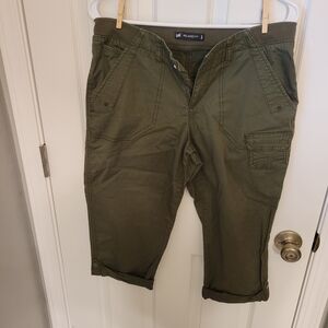 Lee Women's Dark Olive Cargo Capris Size 6 Petite